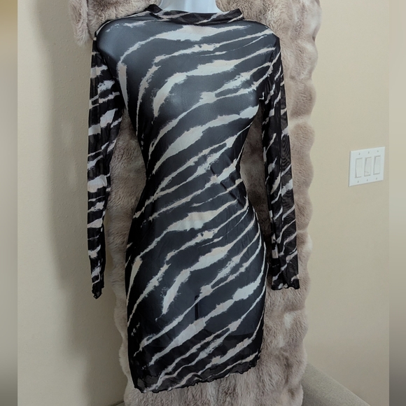 Black and White Zebra Print Dress - Picture 1 of 1